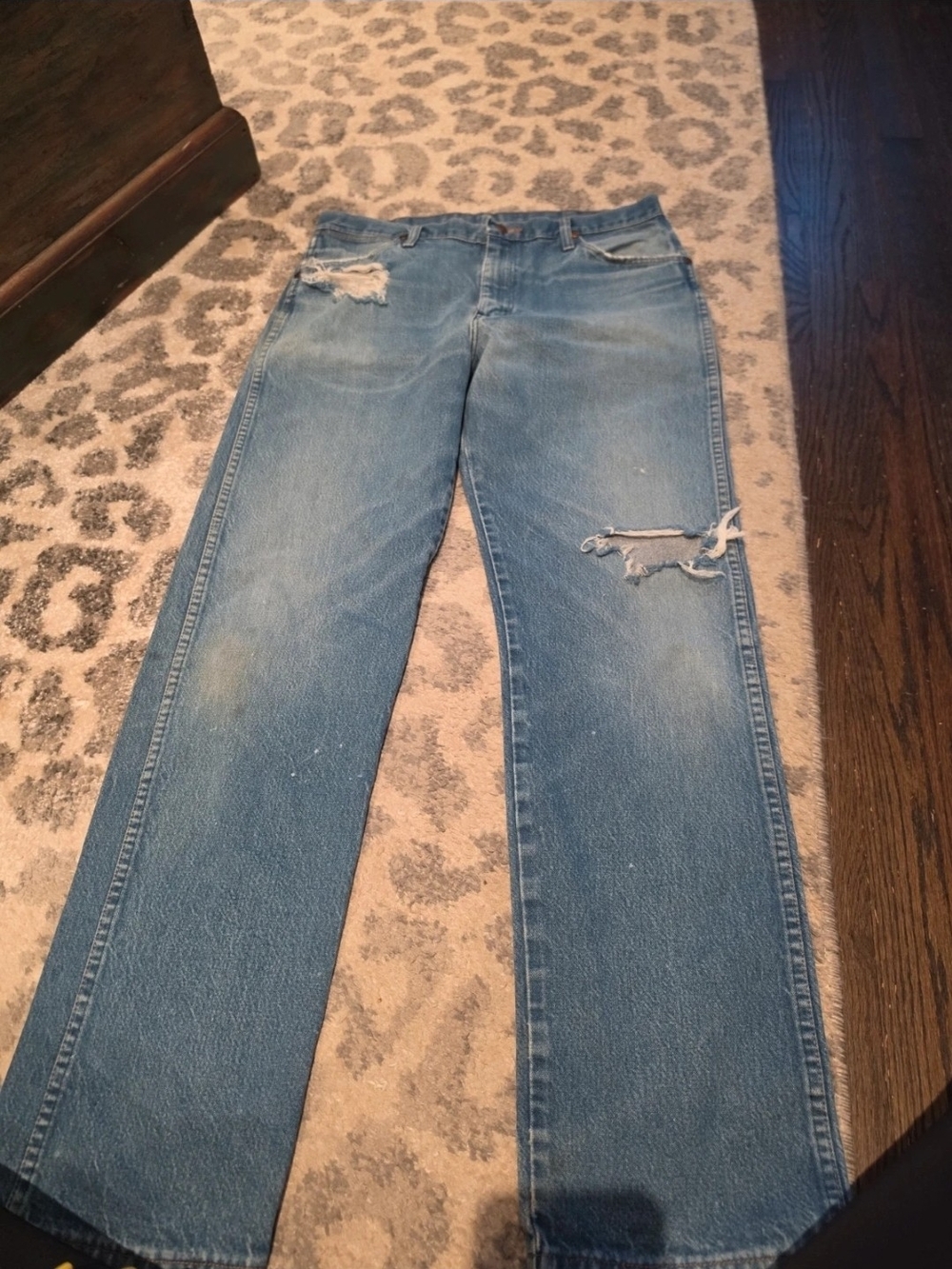 Wrangler Light Blue Bootcut Men's Jeans with Distressed Knees